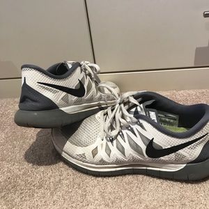 White nike free running shoes